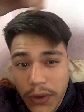 Snapshot of Hullax chatting on 3, 11, 2025 Hullax online show from 3, 11, 2025