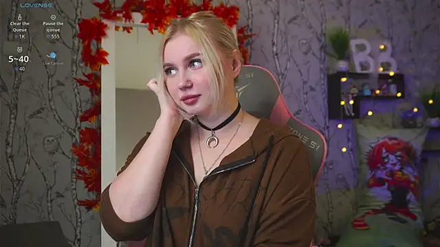 Snapshot of Moon_Valkyrie chatting on 10, 10, 2025 Moon Valkyrie online show from 10, 10, 2025