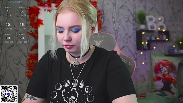 Snapshot of Moon_Valkyrie chatting on 24, 10, 2025 Moon Valkyrie online show from 24, 10, 2025