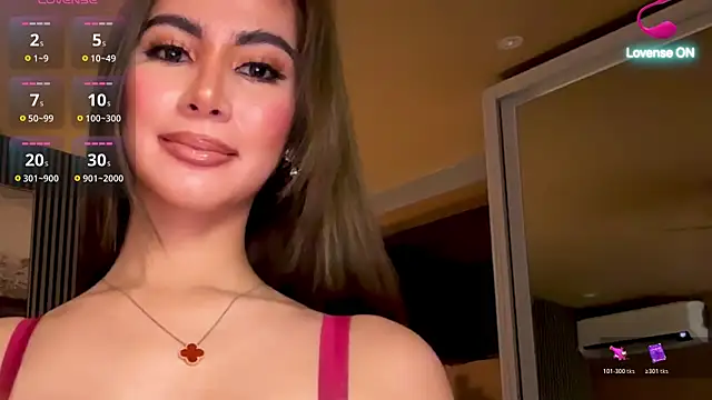 Snapshot of HeavenlyBlair chatting on 28, 10, 2025 HeavenlyBlair online show from 28, 10, 2025