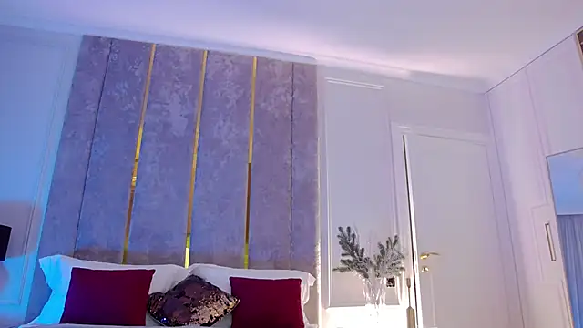 MilaDYstarlight online show from 7, 1, 2025