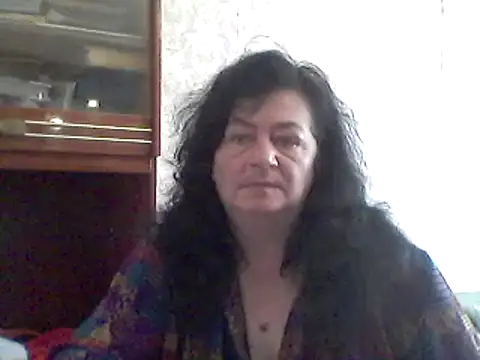 GypsiQueen2 online show from 5, 3, 2025