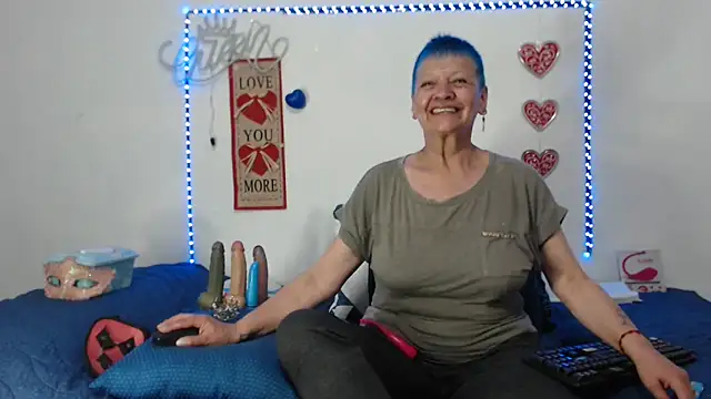 loquitaqueen011 online show from 8, 3, 2025