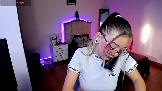 Megan 19  online show from 11, 9, 2025