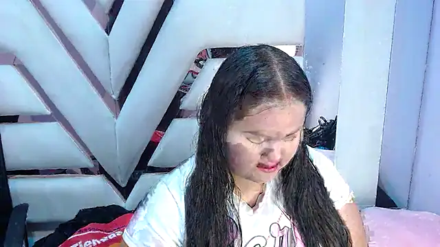 Snapshot of ValenTitis chatting on 8, 10, 2025 ValenTitis online show from 8, 10, 2025