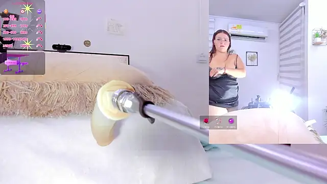 Snapshot of Soraya_Davis chatting on 13, 10, 2025 Soraya Davis online show from 13, 10, 2025