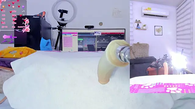 Snapshot of Soraya_Davis chatting on 26, 10, 2025 Soraya Davis online show from 26, 10, 2025