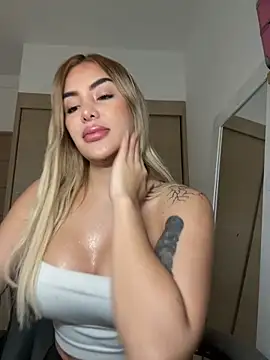 Snapshot of mi_suk11 chatting on 23, 10, 2025 mi suk11 online show from 23, 10, 2025