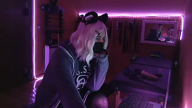 Snapshot of Ginny-the-bdsm-nympho chatting on 5, 10, 2025 Ginny-the-bdsm-nympho online show from 5, 10, 2025