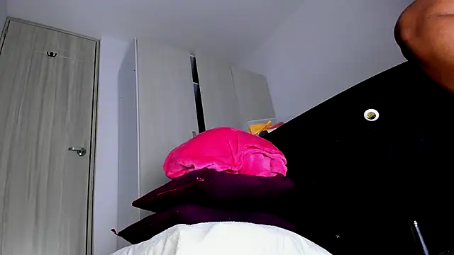 Skarleth69 online show from 31, 10, 2025