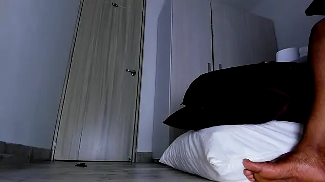 Skarleth69 online show from 13, 11, 2025