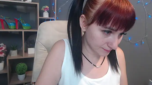 Snapshot of NinaFlawlees chatting on 13, 11, 2025 NinaFlawlees online show from 13, 11, 2025