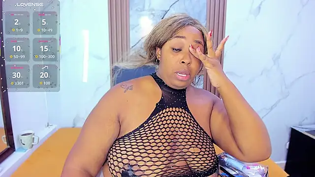 HannyMansonh online show from 4, 12, 2025