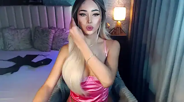 Snapshot of Miss_Amandaversace chatting on 14, 12, 2024 Miss Amandaversace online show from 14, 12, 2024