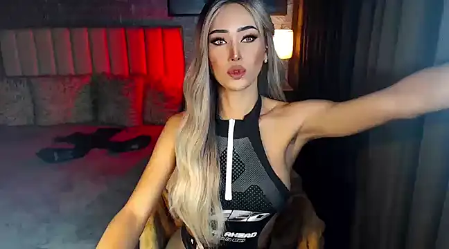 Snapshot of Miss_Amandaversace chatting on 21, 3, 2025 Miss Amandaversace online show from 21, 3, 2025