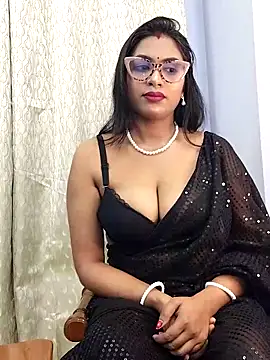 Snapshot of Queen_Dolly chatting on 11, 10, 2025 Queen Dolly online show from 11, 10, 2025