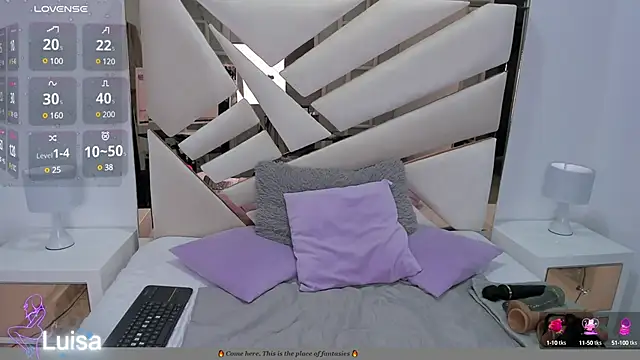 Snapshot of Naughty__Mom chatting on 8, 1, 2025 Naughty Mom online show from 8, 1, 2025