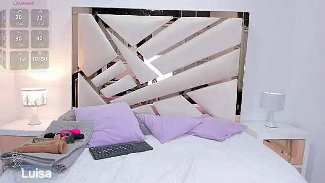 Snapshot of Naughty__Mom chatting on 9, 1, 2025 Naughty Mom online show from 9, 1, 2025