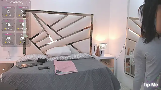 Snapshot of Naughty__Mom chatting on 15, 1, 2025 Naughty Mom online show from 15, 1, 2025