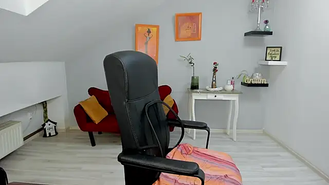 LollaGirl online show from 22, 10, 2025