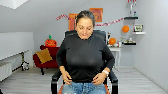 LollaGirl online show from 30, 10, 2025