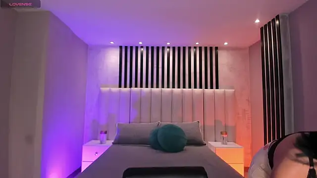 RossieRhoades online show from 4, 11, 2025