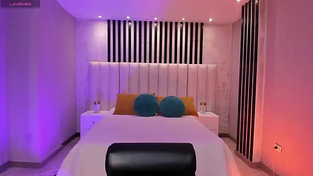 RossieRhoades online show from 13, 11, 2025