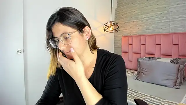 SarahDeyvis online show from 23, 10, 2025