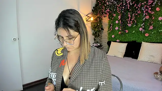 SarahDeyvis online show from 21, 11, 2025