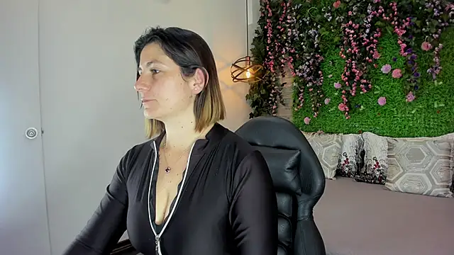 SarahDeyvis online show from 2, 3, 2026