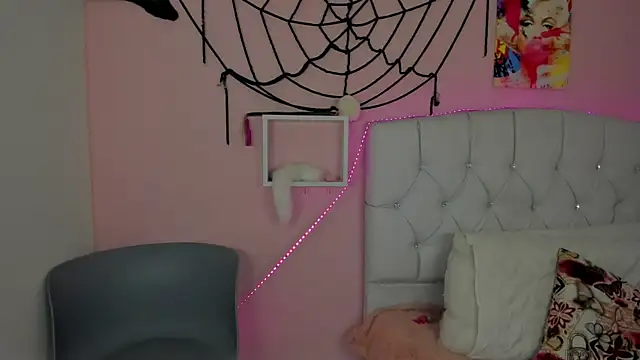 Snapshot of 18candys chatting on 24, 10, 2025 18candys online show from 24, 10, 2025