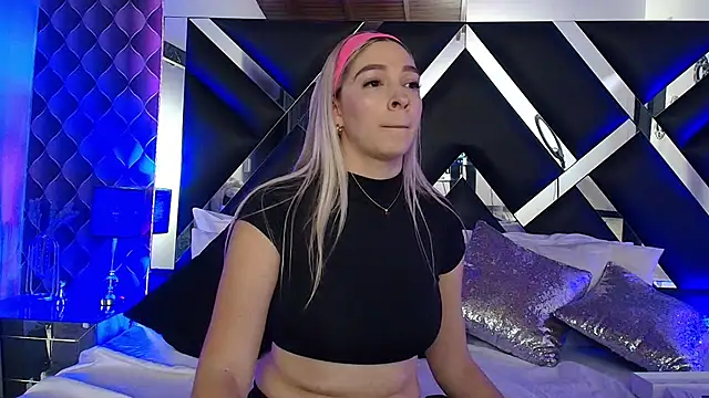 victoriaa lee  online show from 6, 11, 2025