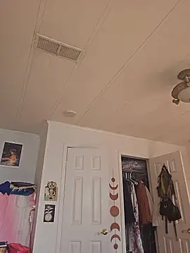 mossy kiss online show from 17, 1, 2026