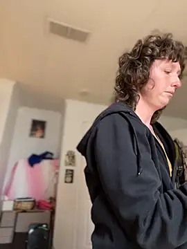 mossy kiss online show from 8, 3, 2026