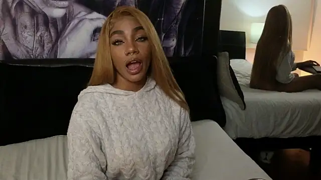 Snapshot of emely_brandon chatting on 22, 11, 2025 emely brandon online show from 22, 11, 2025