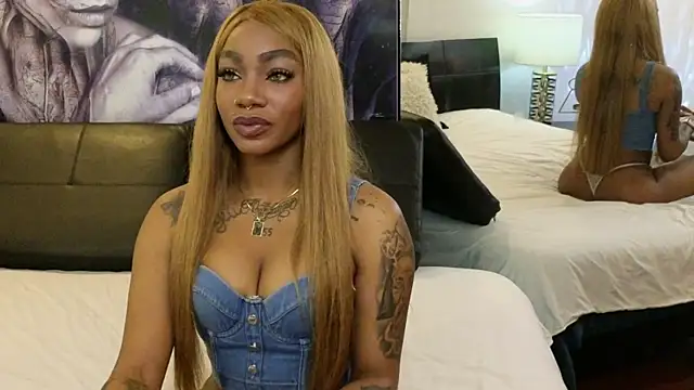 Snapshot of emely_brandon chatting on 18, 12, 2025 emely brandon online show from 18, 12, 2025