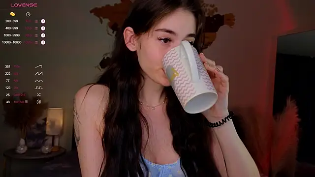 Snapshot of AuroraMari chatting on 4, 3, 2025 AuroraMari online show from 4, 3, 2025