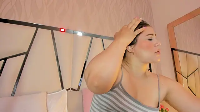 Snapshot of kimberly7_ chatting on 28, 10, 2025 kimberly7 online show from 28, 10, 2025