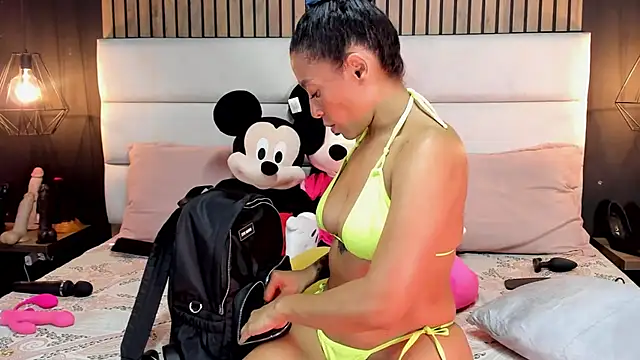 NiicolleMiller online show from 28, 1, 2025