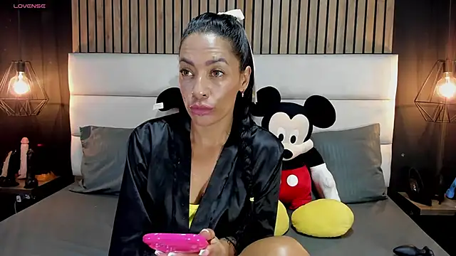 NiicolleMiller online show from 5, 2, 2025