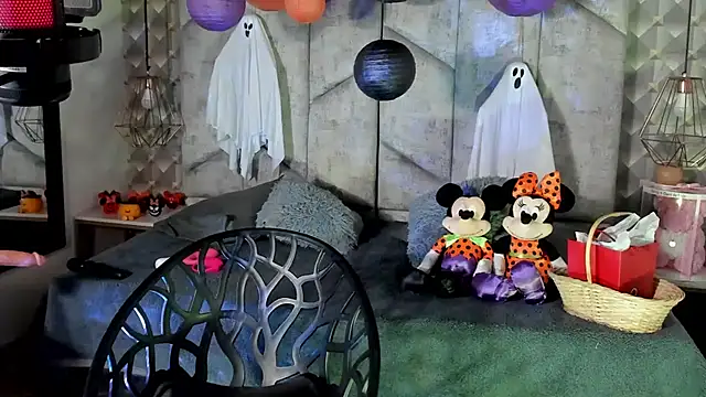 NiicolleMiller online show from 30, 10, 2025