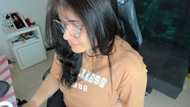 Snapshot of BellaFlaming chatting on 24, 1, 2025 BellaFlaming online show from 24, 1, 2025