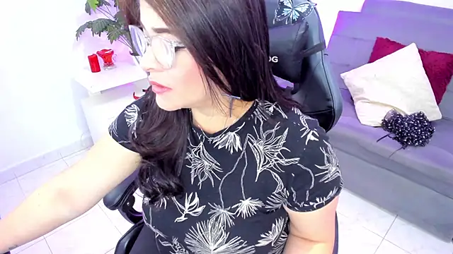 Snapshot of BellaFlaming chatting on 10, 2, 2025 BellaFlaming online show from 10, 2, 2025