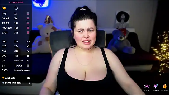 Snapshot of Emily_Mo chatting on 28, 12, 2024 Emily Mo online show from 28, 12, 2024