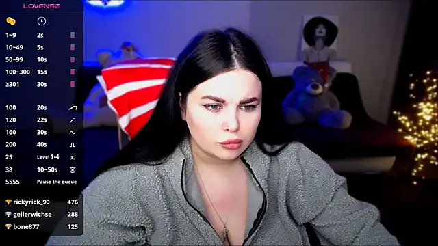 Snapshot of Emily_Mo chatting on 30, 12, 2024 Emily Mo online show from 30, 12, 2024