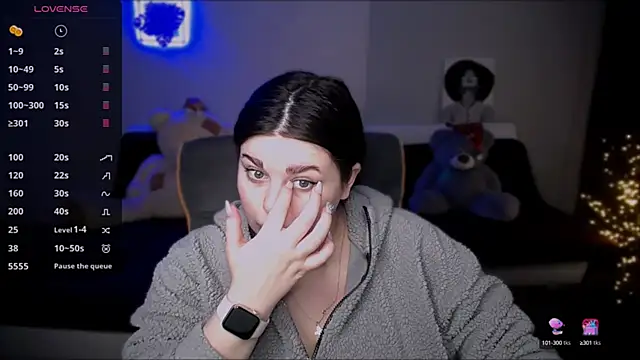 Snapshot of Emily_Mo chatting on 12, 1, 2025 Emily Mo online show from 12, 1, 2025