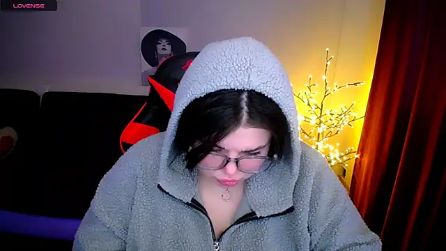 Snapshot of Emily_Mo chatting on 22, 1, 2025 Emily Mo online show from 22, 1, 2025