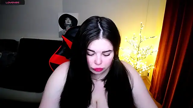 Snapshot of Emily_Mo chatting on 28, 1, 2025 Emily Mo online show from 28, 1, 2025