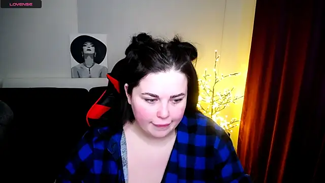 Snapshot of Emily_Mo chatting on 1, 2, 2025 Emily Mo online show from 1, 2, 2025