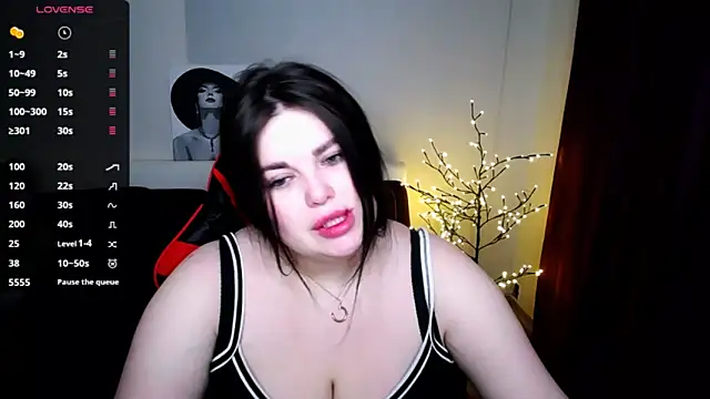 Snapshot of Emily_Mo chatting on 6, 2, 2025 Emily Mo online show from 6, 2, 2025